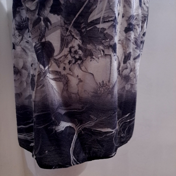 Denver Hayes | Black, white & grey floral pattern short sleeve shirt - Picture 4 of 9